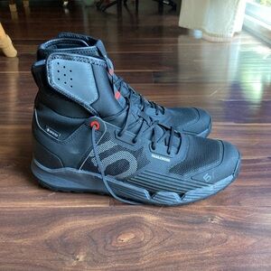 adidas Five Ten Trailcross Mid GTX waterproof mountain biking shoes size 8.5